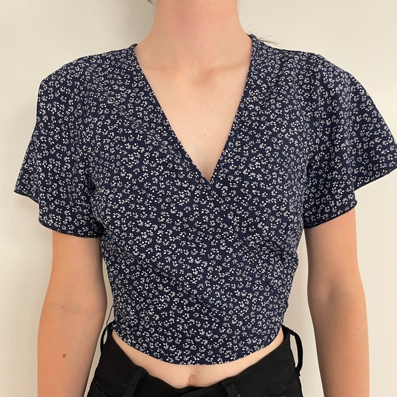 Tie wrap around top (great condition) - Picture 1 of 3